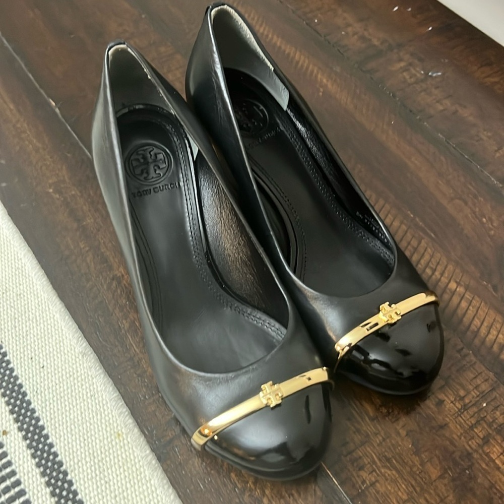 Tory Burch Black and Gold Heels